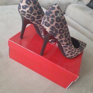 NEW / GUESS Leopard faux suede pumps Black heels
